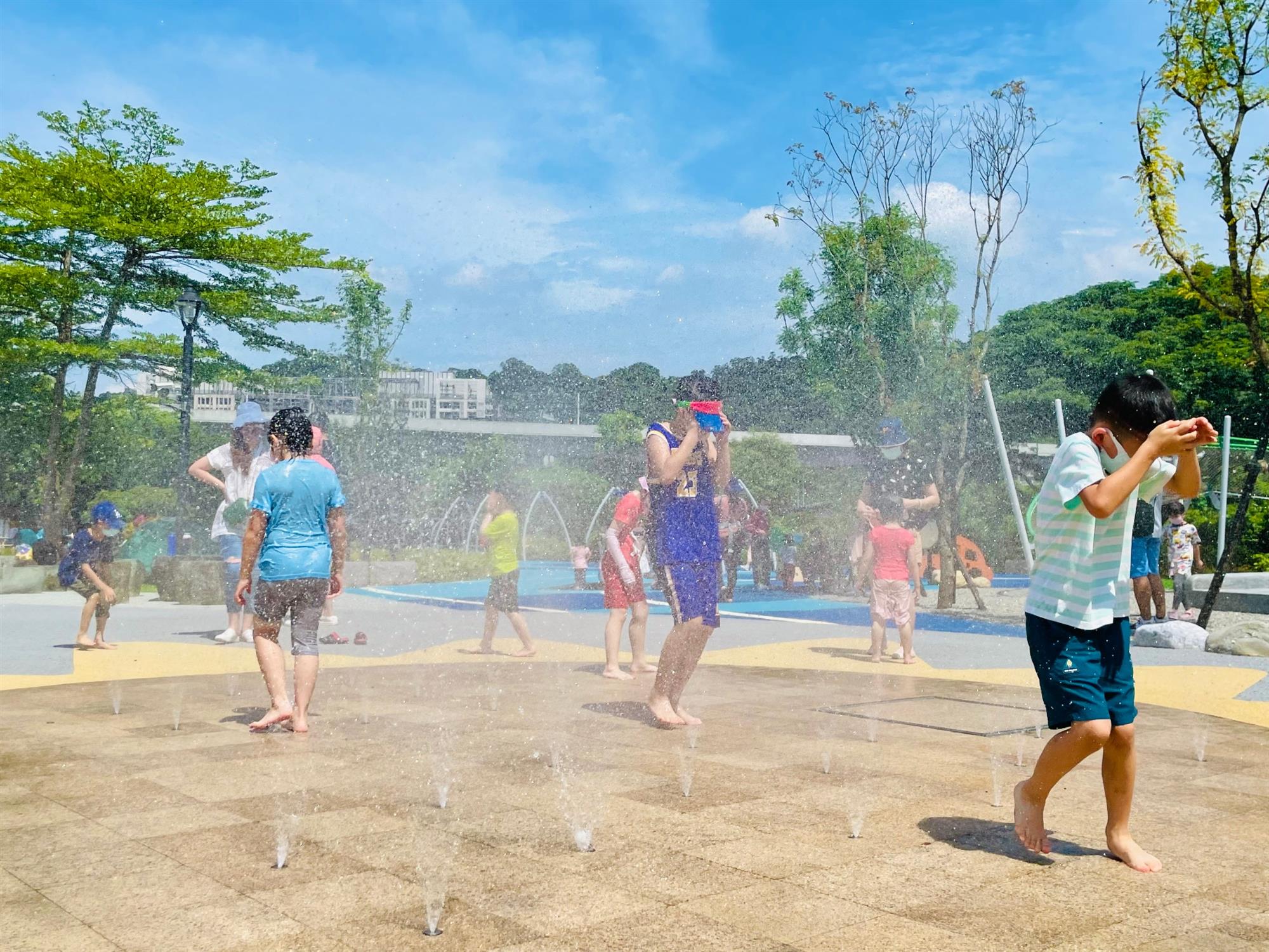 -陽光遊戲場水樂園 讓小孩從空中玩到水中